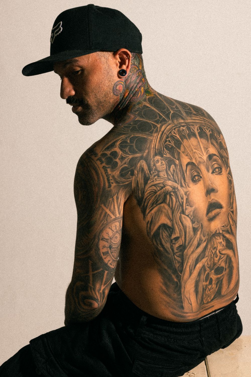 Tatuaje black and grey en la espalda